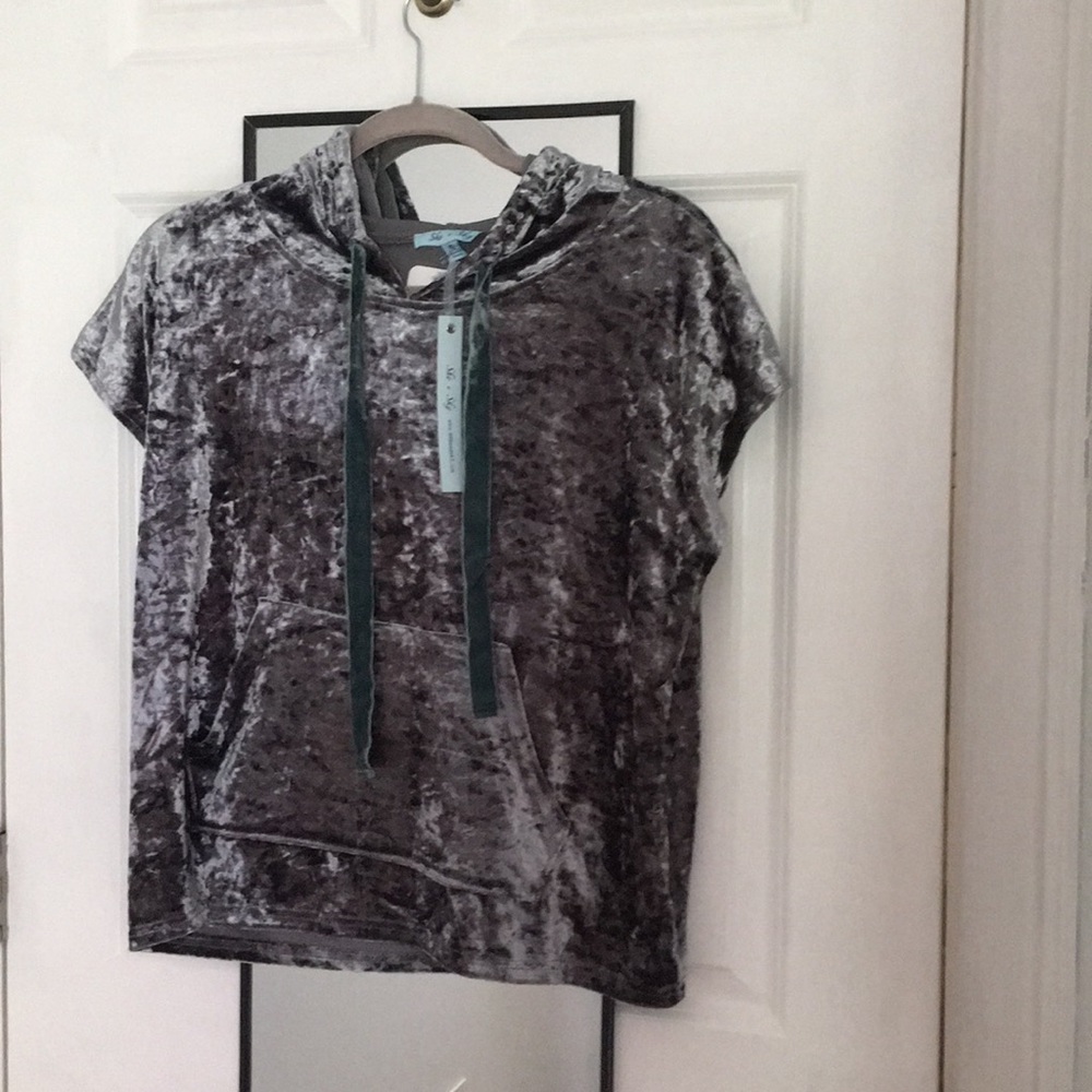 Crushed velvet sweatshirt short sleeve top w hood